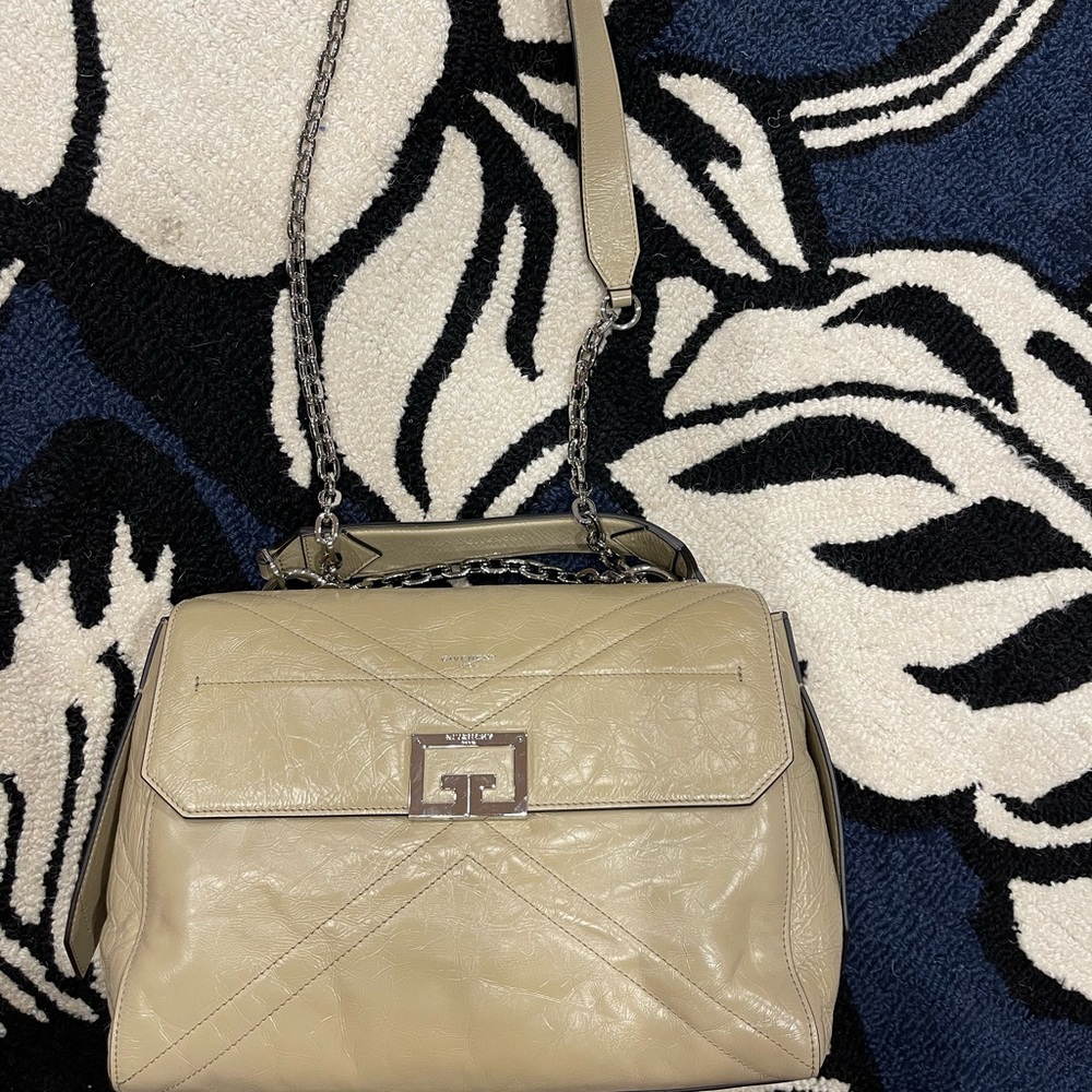 Givenchy creased patent calfskin medium ID flap in beige.